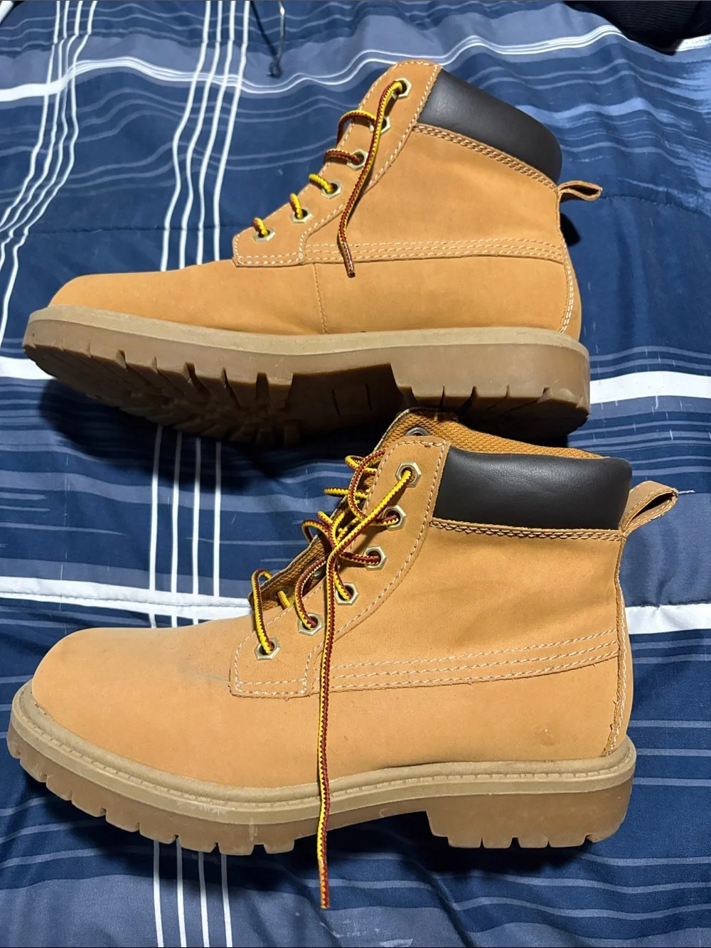 Men's Work-Style Tan Boots with Contrast Laces